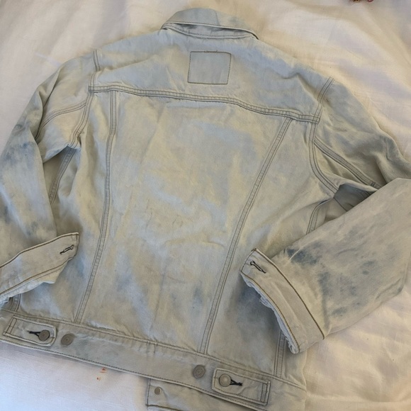Vintage Levi’s light wash denim jacket - Picture 5 of 6